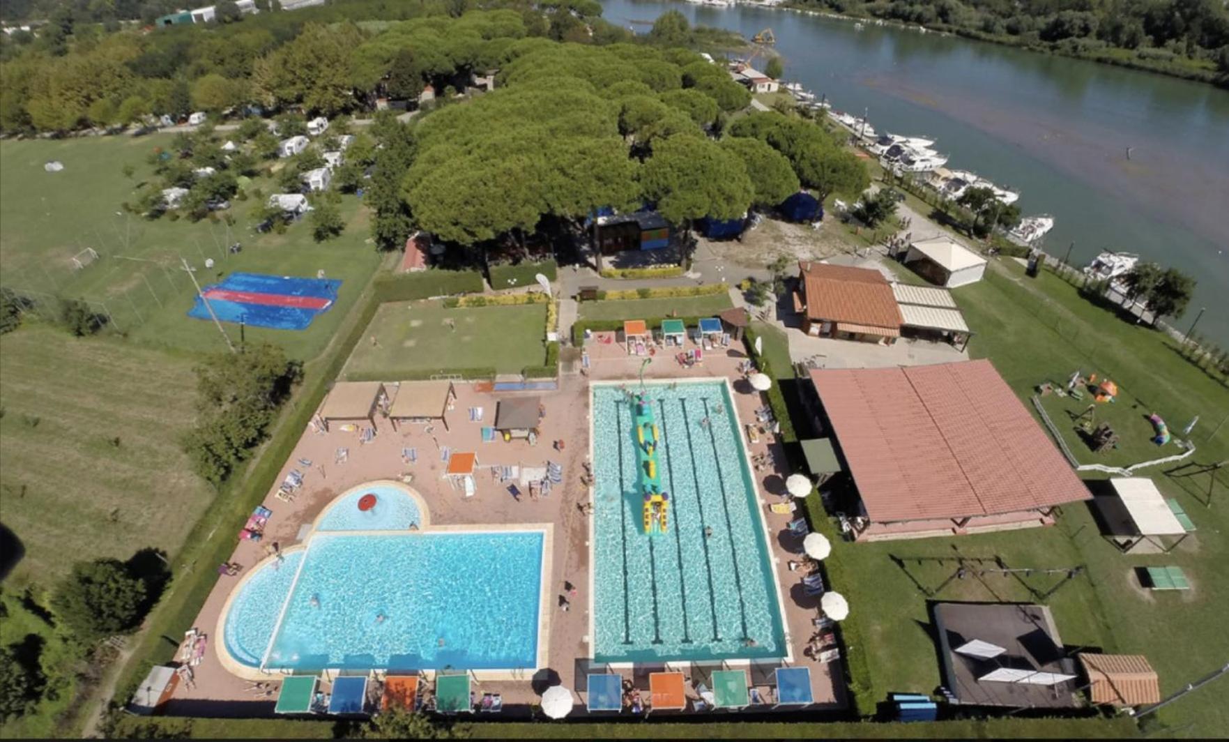 Chalet Camping River Italie Met 2 Slaapkamers Ameglia Exterior foto