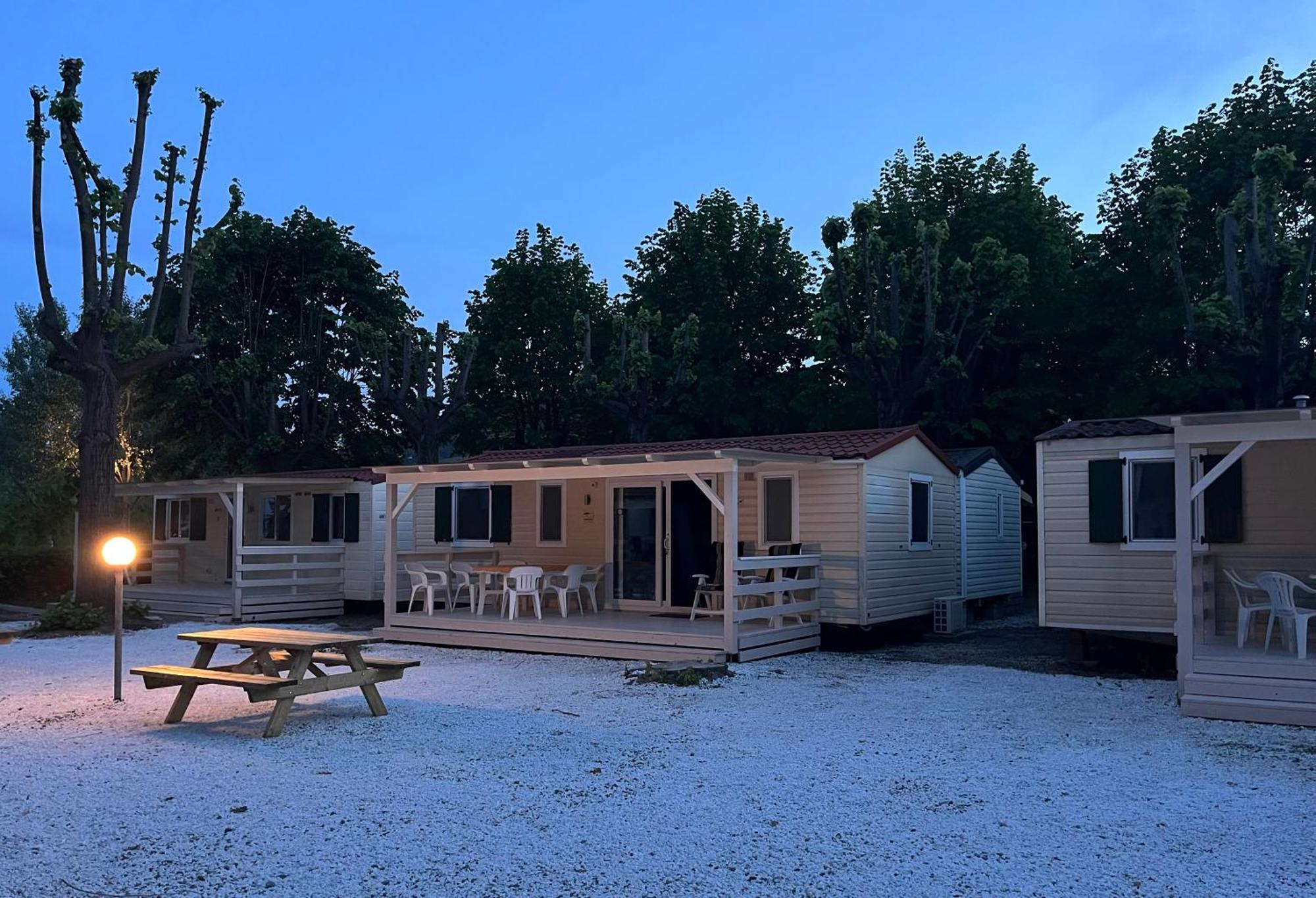 Chalet Camping River Italie Met 2 Slaapkamers Ameglia Exterior foto