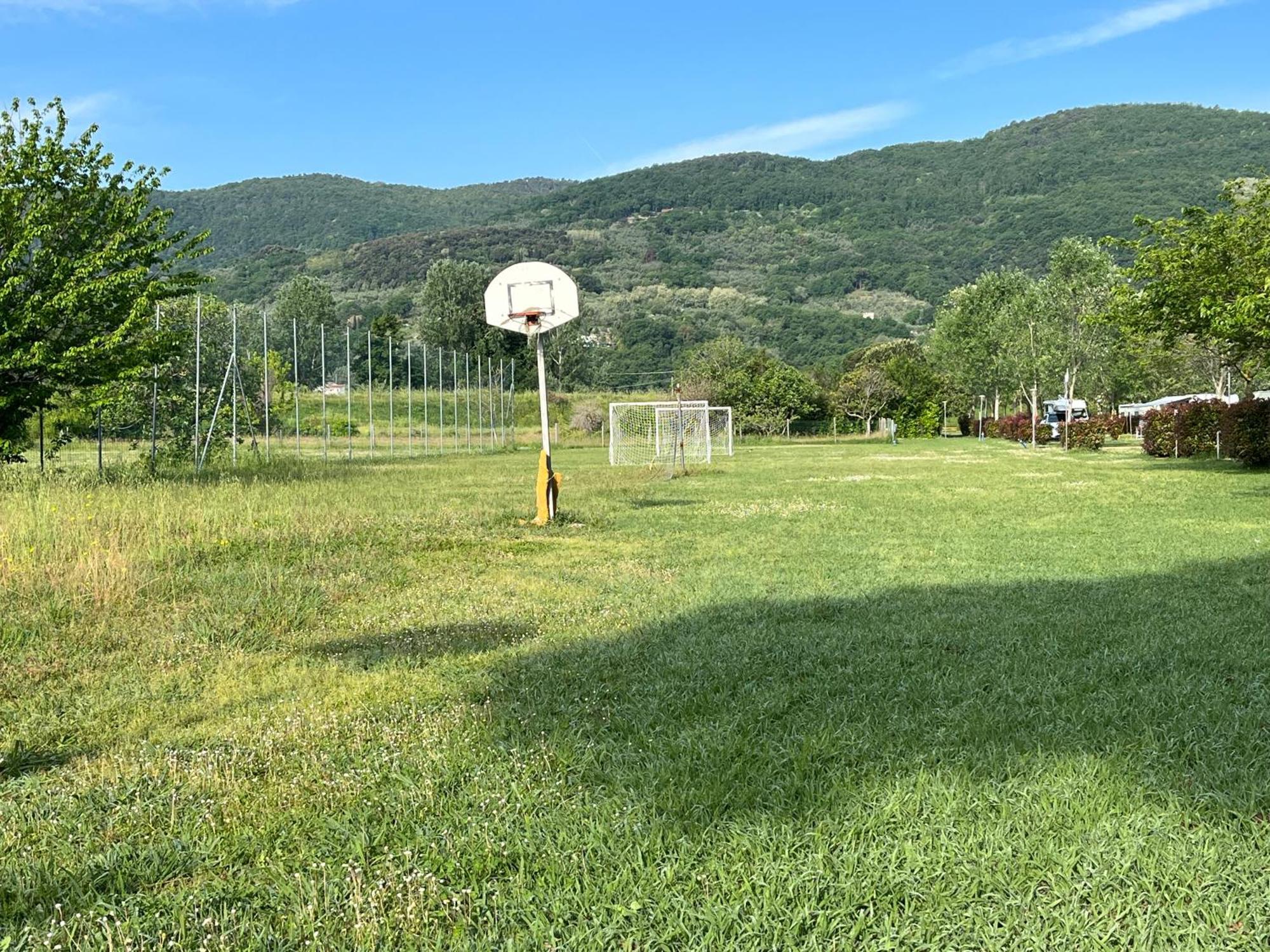 Chalet Camping River Italie Met 2 Slaapkamers Ameglia Exterior foto